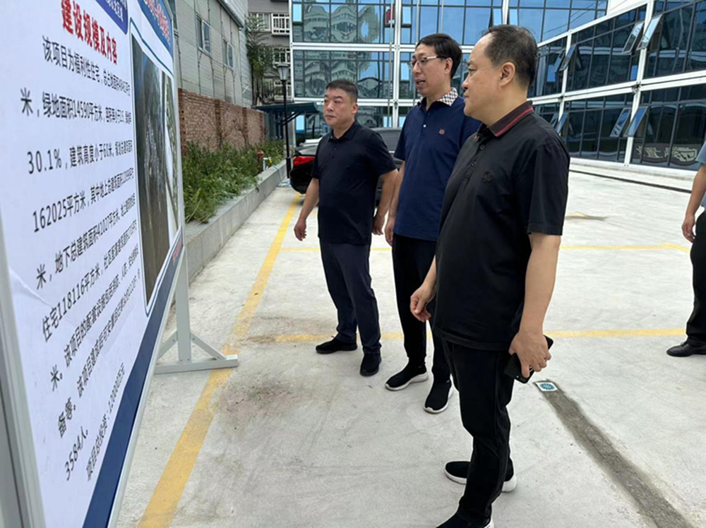 集團公司黨委委員、副總經(jīng)理張巖到孫八砦城中村改造項目調(diào)研項目建設工作